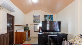 Icebear Bar and Tourist Inn by ZEN Rooms
