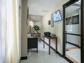 Chateau Cinco Dormitel by OYO Rooms