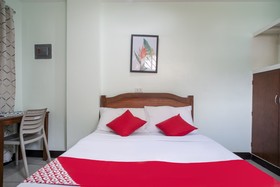 Chateau Cinco Dormitel by OYO Rooms