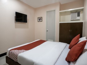 Chateau Cinco Dormitel by OYO Rooms