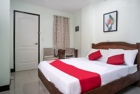 Chateau Cinco Dormitel by OYO Rooms