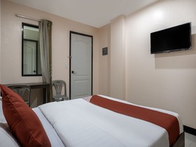 Chateau Cinco Dormitel by OYO Rooms