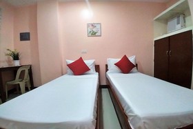 Chateau Cinco Dormitel by OYO Rooms