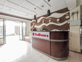 GK Business Hotel by RedDoorz