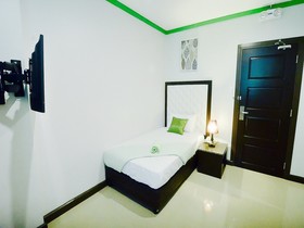 Green Banana Business Hotel