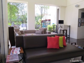Home Crest Hotel