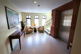 Home Crest Hotel