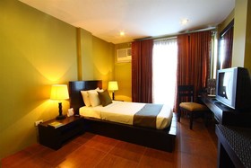 Home Crest Hotel
