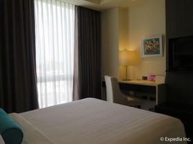 Home Crest Hotel