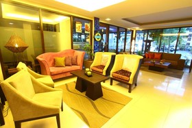 Home Crest Hotel