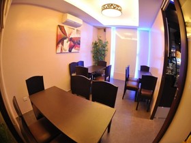 Home Crest Hotel