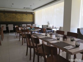 Home Crest Hotel