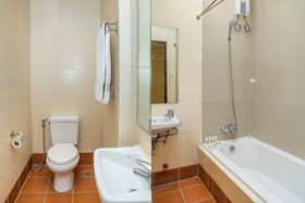 James Country Hotel 2 By OYO Rooms