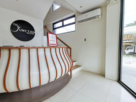 The Junction Suites by RedDoorz