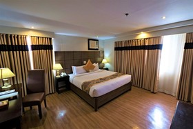 The Pinnacle Hotel and Suites