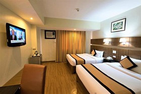 The Pinnacle Hotel and Suites