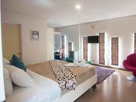 Avenue One Hotel