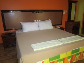 C & L Bay View Inn