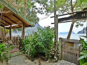 Golden Monkey Beach Hotel