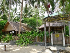 Golden Monkey Beach Hotel