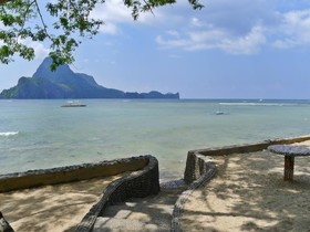 Golden Monkey Beach Hotel
