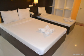 Dolyn Suites