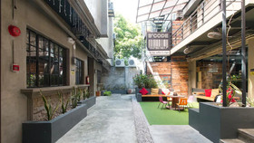 Bhive Hotel by RedDoorz