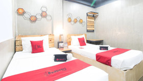 Bhive Hotel by RedDoorz