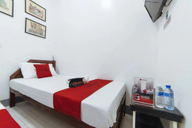 Mark & Marlie Pensionhouse by RedDoorz