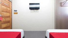 West Gate Hotel by RedDoorz