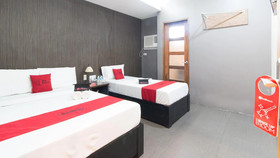 West Gate Hotel by RedDoorz