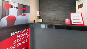 West Gate Hotel by RedDoorz