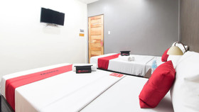 West Gate Hotel by RedDoorz