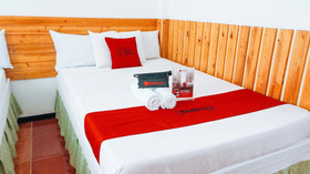 Axis Pension Hotel by RedDoorz