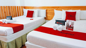 Axis Pension Hotel by RedDoorz