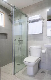 Mangrove Place and ResidencesbyHiverooms