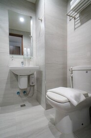 Mangrove Place and ResidencesbyHiverooms