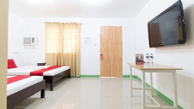 Galoso Travellers Inn by RedDoorz