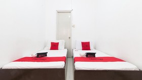 Galoso Travellers Inn by RedDoorz