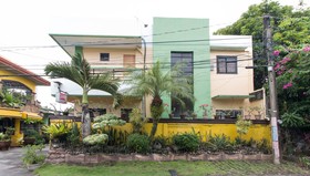 Galoso Travellers Inn by RedDoorz