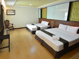 La Piazza Hotel & Convention Center