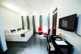 The ApplePeach House