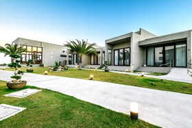 Tana Beach Villas