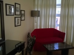 Queen Margarette Hotel Downtown