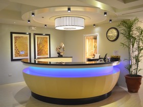 Queen Margarette Hotel Downtown
