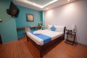 Arzo Hotel Makati Premier