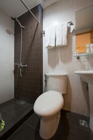 Festive Hotel by OYO