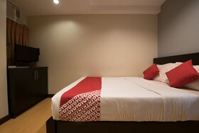 Festive Hotel by OYO