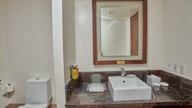 Holiday Inn Makati