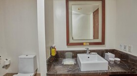 Holiday Inn Makati